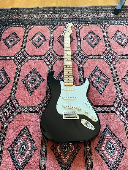 Fender Stratocaster + Tarvikkeet