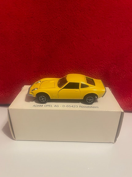 OPEL GT pienoismalli, erittäin hyvä kunto