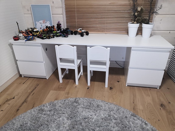 Lasten pöytä ja tuolit