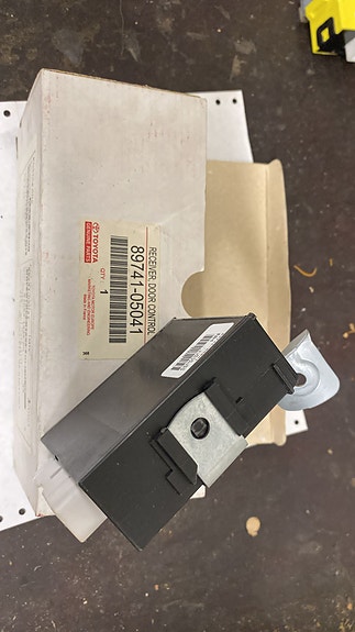 Toyota ohjausyksikkö keskuslukitus 89741-05041