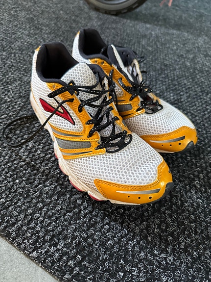Brooks kevyet juoksukengät