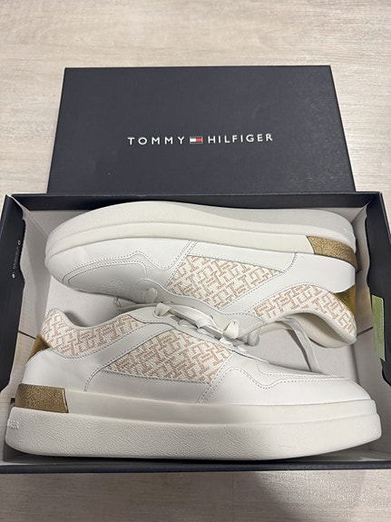 Tommy Hilfigerin naisten tennarit