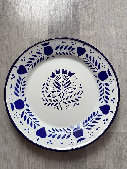 Vanha emali lautanen