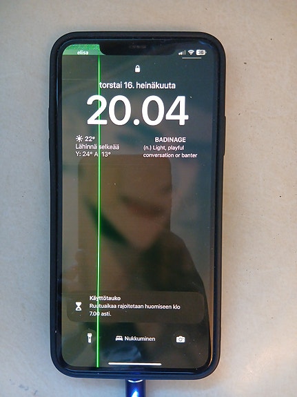 iPhone 11 Pro Max 64 GB – Rikkoutunut näyttö, muuten toimii.