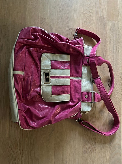 Pinkki laukku