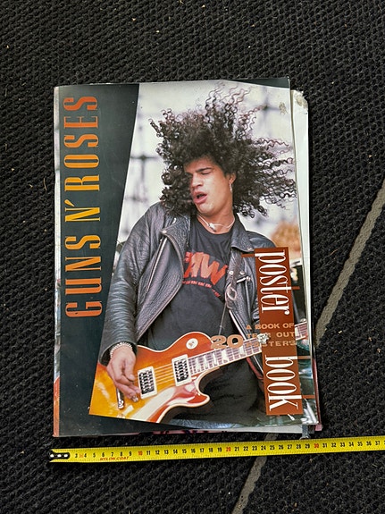 Guns ’N Roses julistevihko