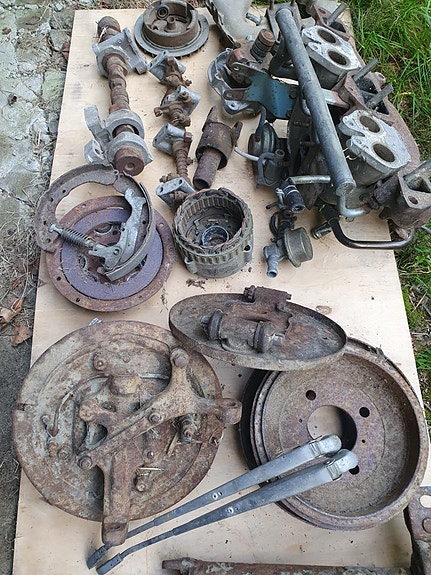 Nissan Bluebird ja Finn Datsun osia