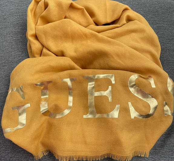 Uusi Guess huivi kaulaliina 🧡