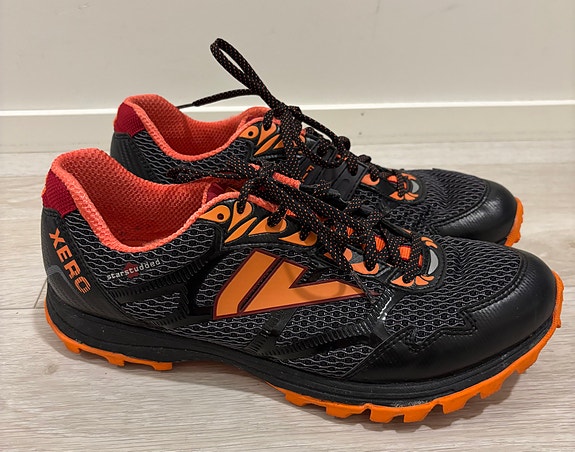Sarva Xero Juoksukengät koko 45 musta-oranssi