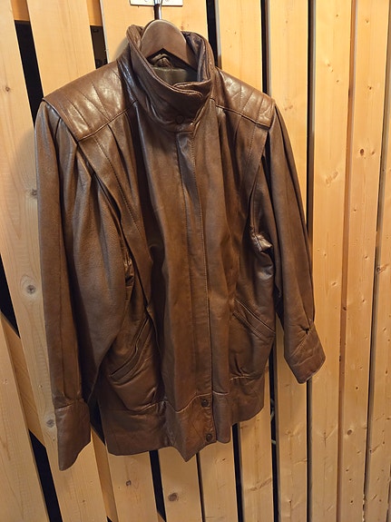 Naisen retro nahkatakki