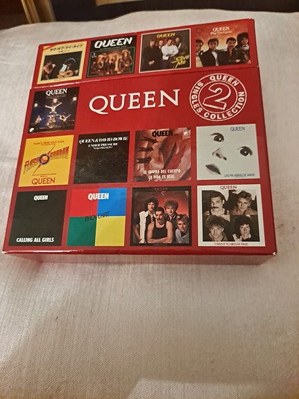 Queen singles collection 2 box