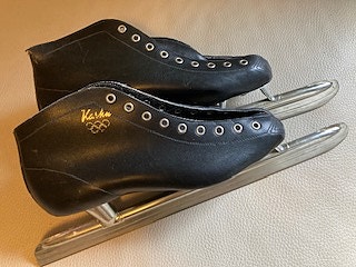 Myydään vintage Karhu pikaluistimet logolla ja olympiarenkailla
