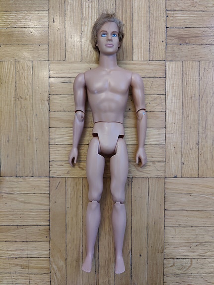 Nivelletty Ken -nukke