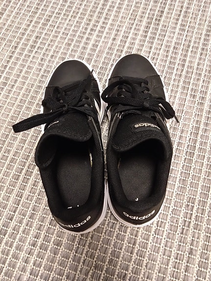 Adidas lenkkarit