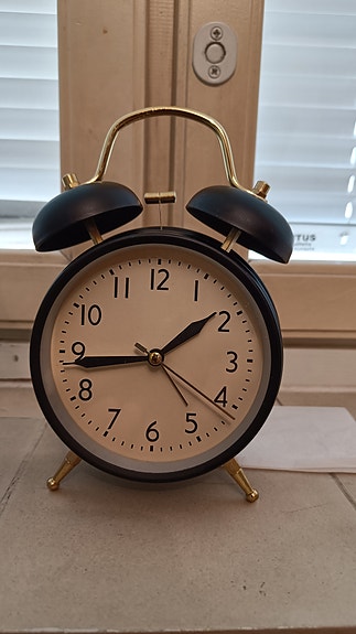 Clas Ohlson Herätyskello valolla Twin bell alarm clock (uutena 11.99e)