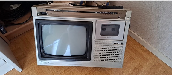 Mustavalko matka TV