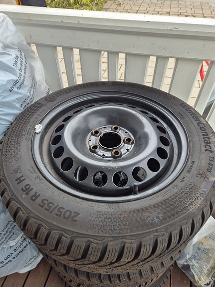 Continental kitkarenkaat 205/55 R16 H vanteineen