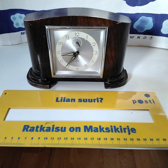 vanha pöytäkello puuta
