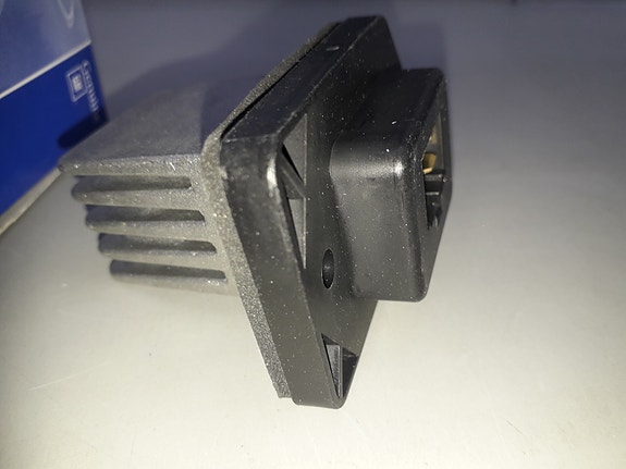 Lämmityslaitteenpuhaltimen esivastus Chevrolet Captiva / Opel Antara