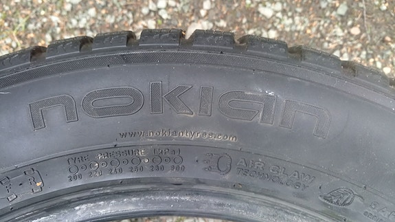 215/55R16 Nokian Hakkapeliitta 7 nastarengas