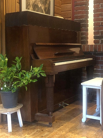 Piano   Hellas   Antiikkipiano   Jääpuikko