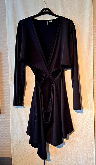 Sexy avonainen Pikkumusta Mekko 40-42/XL 👗