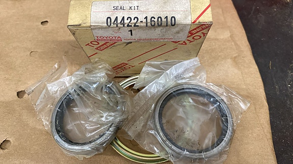 Toyota vetoakselin tiiviste 04422-16010