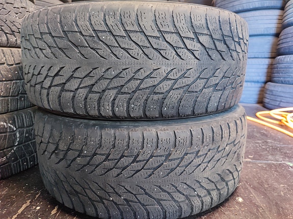 255/45/20 hakkapeliitta r3 suv kitkarenkaat 2 kpl ,pinta 5,5mm. Dot 3220