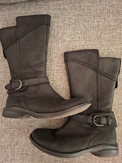 Merrell mustat saappaat