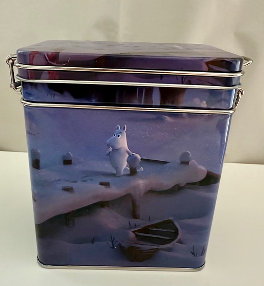 Moomin Muumi peltinen säilytysrasia Talvimaisema