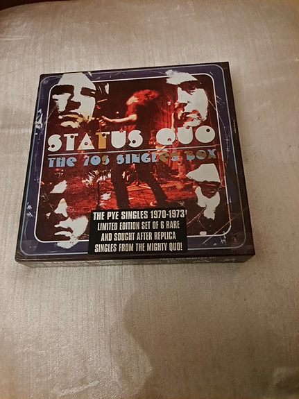 Status Quo the 70s singles box