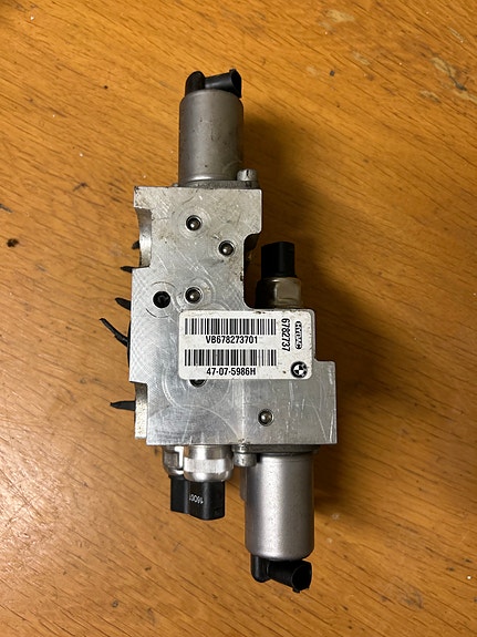 BMW X5 E70 – HYDAC venttiililohko (VB678273701)