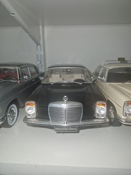 MB W115-pienoismalli