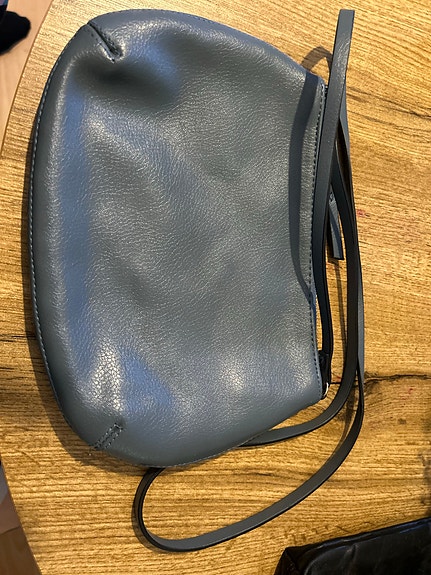 H&M Tekonahkainen laukku unisex