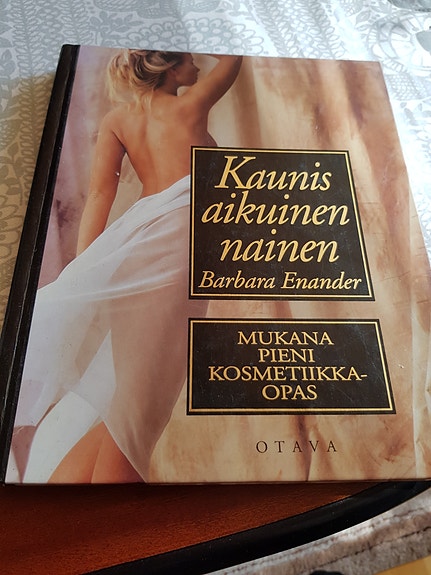 Kaunis aikuinen nainen. Barbara Enander