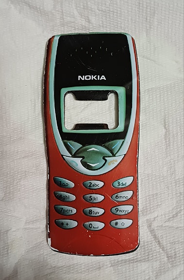Vintagepullonavaaja, metallia, Nokia 8210-puhelimenmuotoinen
