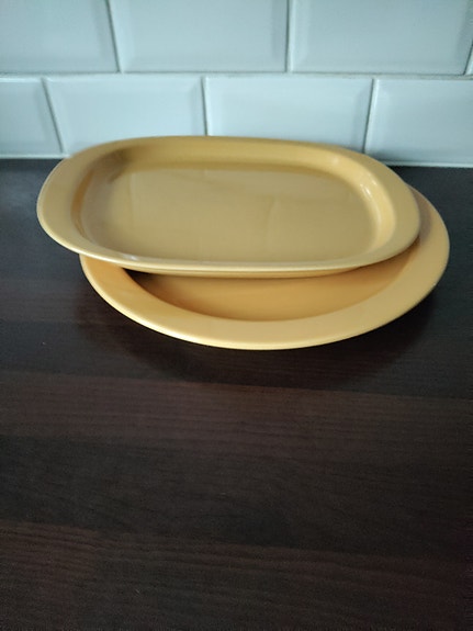 Kermansaven lautaset, hyväkuntoiset