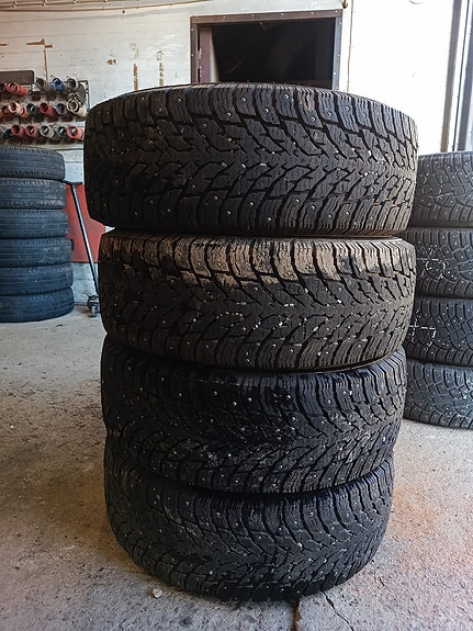 Käytetyt Nastarenkaat 235/65R16C Nokian Hakkapeliitta C4