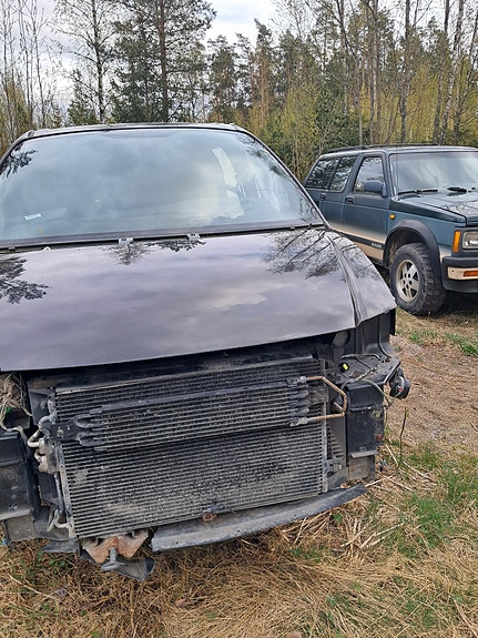 Chrysler Voyager 2.8 CRD 2007 myydään osina.Katso kuvat