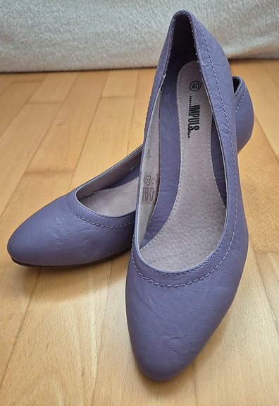 Violetit korkokengät