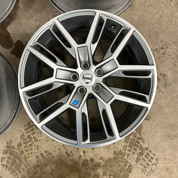 Volvo polestar vanteet 19”