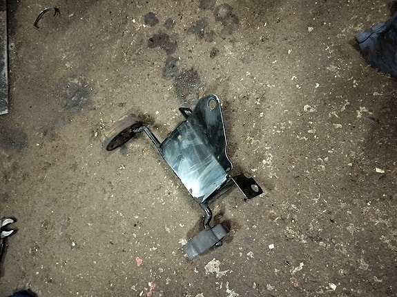 PAKOPUTKEN KANNATIN VOLVO V70 vm2001