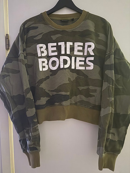 Better Bodies camo collegepaita