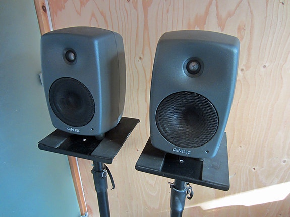 Genelec 8030C kaiuttimet + jalustat