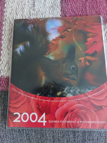 Suome postimerkit ja postimerkkivihkot 2004
