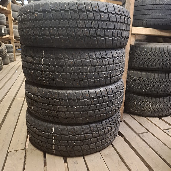 225/65R17 102T Cooper Weather-Master S/T2 Käytetty nastarengas 6mm DOT-11