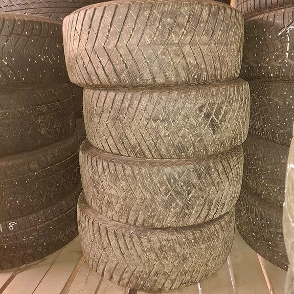 255/55R18 109T Goodyear Ultragrip Ice Arctic SUV Käytetty nastarengas