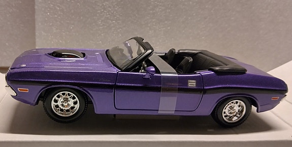 Pienoismalli Dodge Challenger R/T 426 Hemi Convertible 1970  1/24