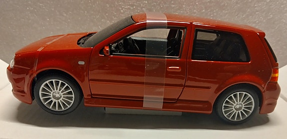 Pienoismalli VW Golf R32 2002 punainen 1/24