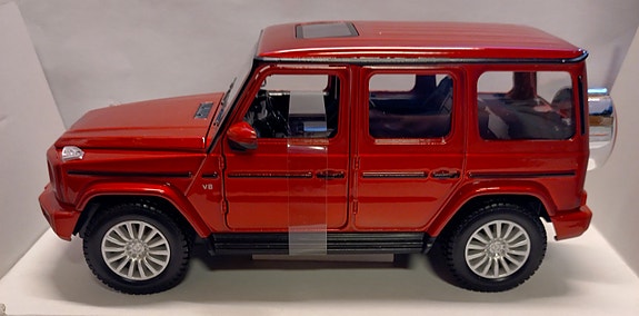 Pienoismalli Mercedes G AMG V8 2019  1/24